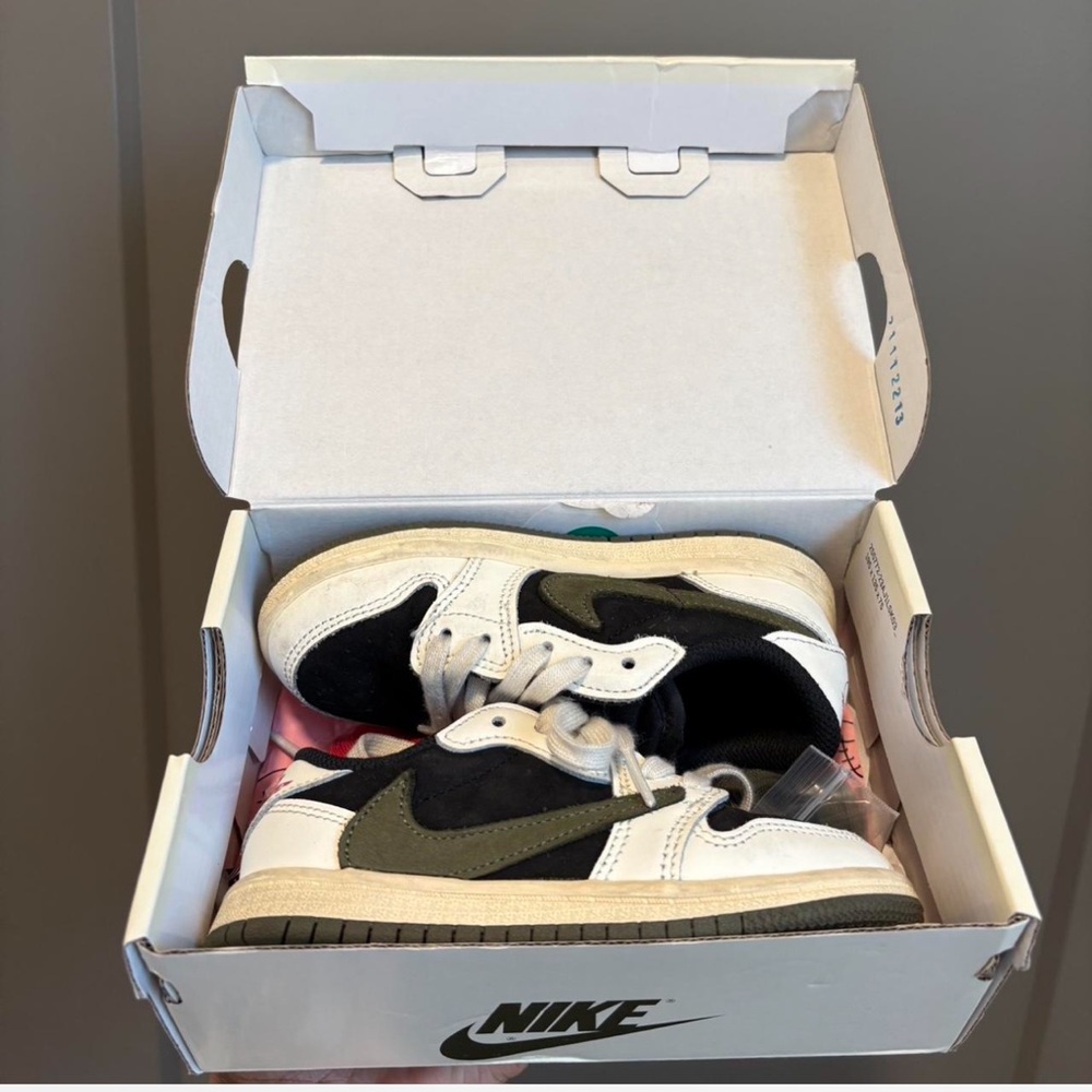 Jordan 1 Retro Low OG SP
Travis Scott Olive (TD)